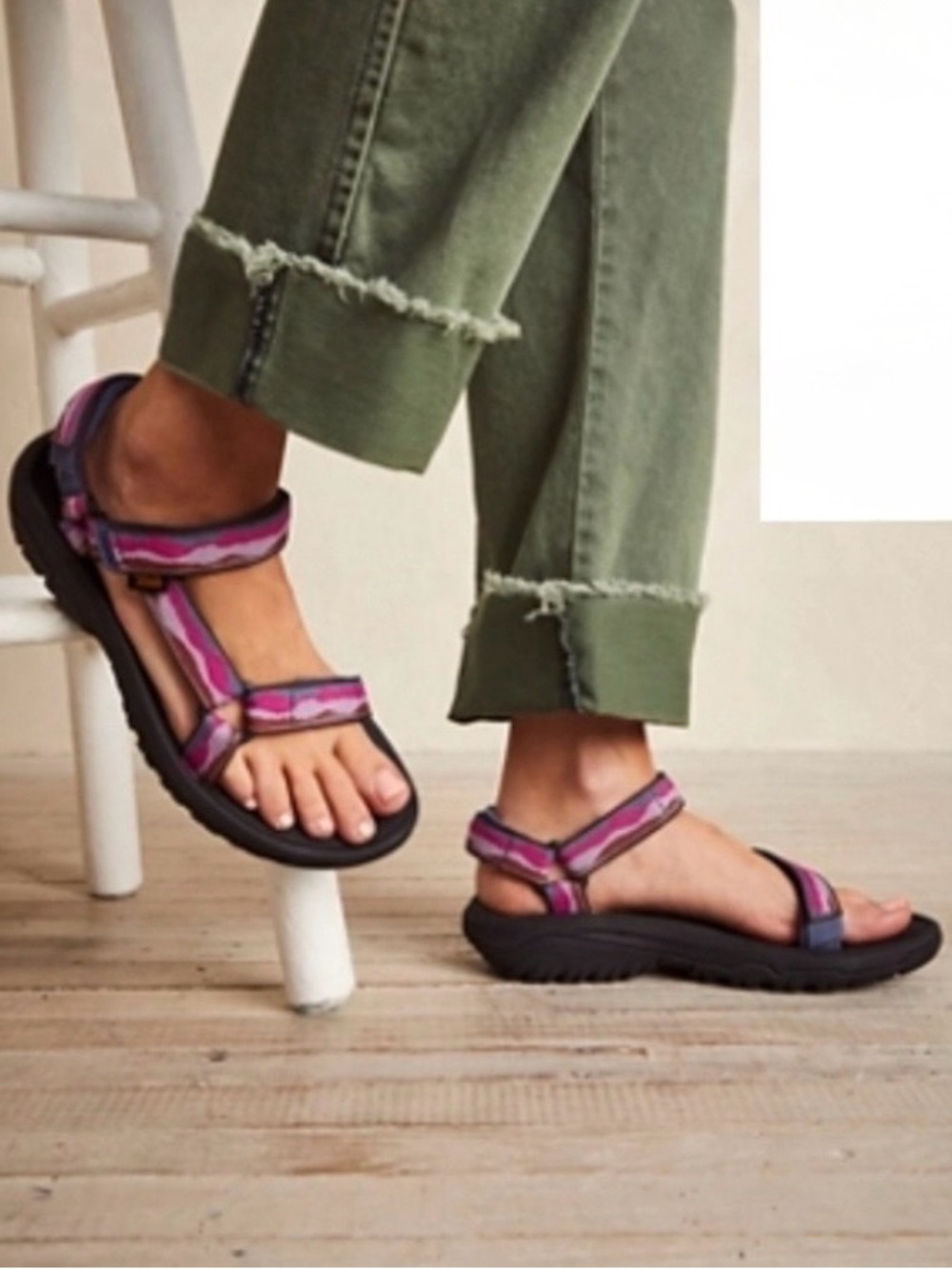 Teva women’s Hurricane XLT2 Strappy Outdoor Sandals Vista Blue Indigo Size 8